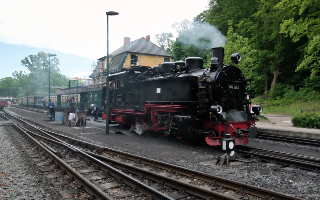 Bahnhof Göhren Dampflok beim Umspuren nach dem Wasserfassen