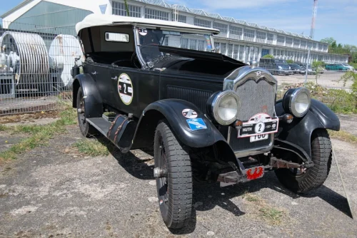 Oldtimer classic Rund um Berlin 2025 - Am Hugo Junkers Museum in Dessau