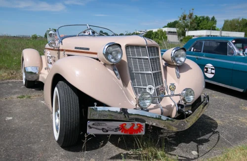 Oldtimer classic Rund um Berlin 2025 - Am Hugo Junkers Museum in Dessau