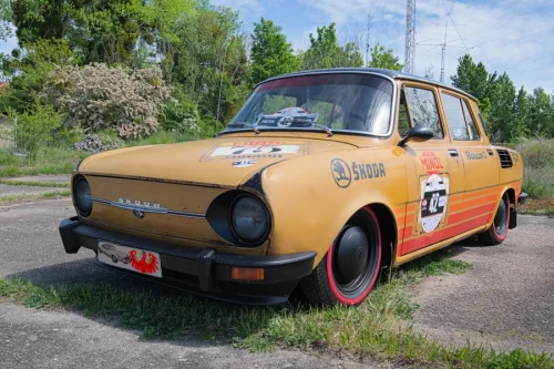 Oldtimer classic Rund um Berlin 2025 - Am Hugo Junkers Museum in Dessau