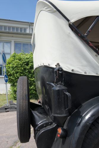 Oldtimer classic Rund um Berlin 2025 - Am Hugo Junkers Museum in Dessau