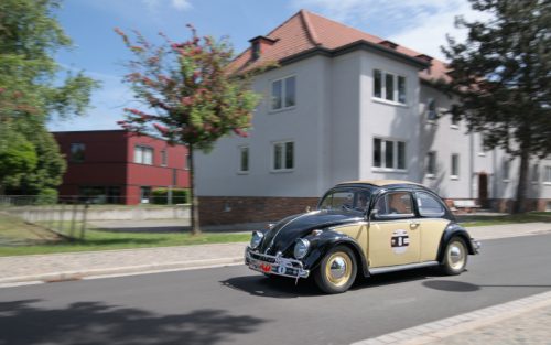 Oldtimer classic Rund um Berlin 2025 - Am Bauhaus Dessau