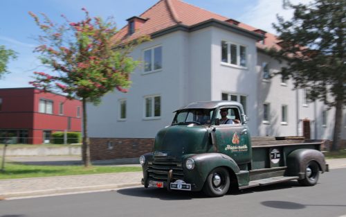 Oldtimer classic Rund um Berlin 2025 - Am Bauhaus Dessau