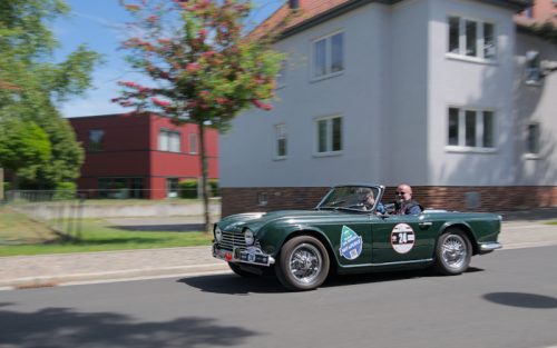 Oldtimer classic Rund um Berlin 2025 - Am Bauhaus Dessau
