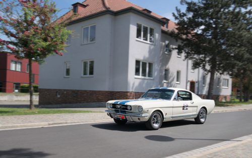 Oldtimer classic Rund um Berlin 2025 - Am Bauhaus Dessau