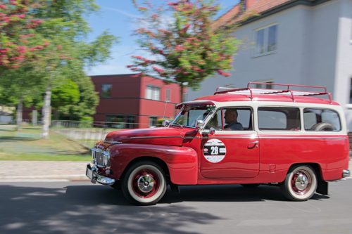 Oldtimer classic Rund um Berlin 2025 - Am Bauhaus Dessau