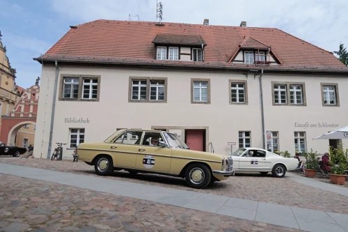 Oldtimer classic Rund um Berlin 2025 - Wiesenburg (Mark) Schloß und Stadt