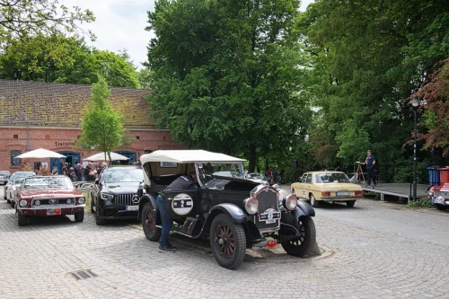 Oldtimer classic Rund um Berlin 2025 - Wiesenburg (Mark) Schloß und Stadt