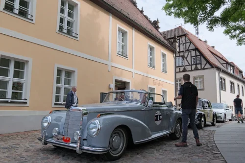 Oldtimer classic Rund um Berlin 2025 - Wiesenburg (Mark) Schloß und Stadt