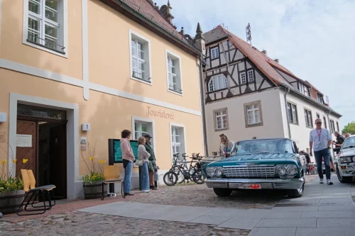 Oldtimer classic Rund um Berlin 2025 - Wiesenburg (Mark) Schloß und Stadt