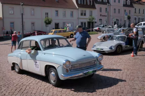 Der gute alte Wartburg macht auch heute noch was her - der Melkus dahinter macht Speed